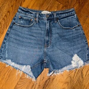 Abercrombie 4” Mom Short High Rise, Curve Love